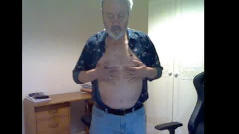 erasmus_d online show from December 1, 6:00 pm