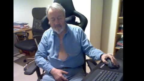 Snapshot of erasmus_d chatting on October 24, 5:14 pm erasmus_d online show from October 24, 5:14 pm