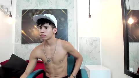 Snapshot of erick_zhimerman chatting on February 21, 3:23 am   online show from February 21, 3:23 am