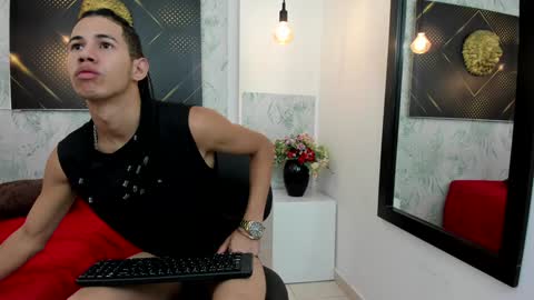 Snapshot of erick_zhimerman chatting on December 23, 4:01 am   online show from December 23, 4:01 am