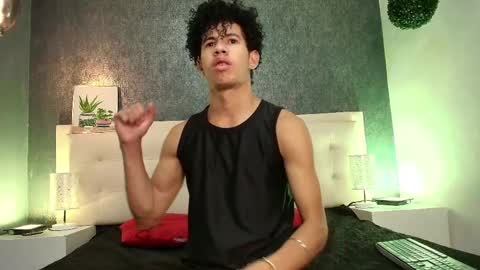 Snapshot of erick_zhimerman chatting on March 6, 3:35 am   online show from March 6, 3:35 am