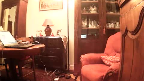 Snapshot of ericstephcam31 chatting on October 31, 10:07 am Steph et Eric online show from October 31, 10:07 am