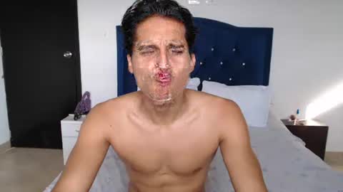 Snapshot of escanor_legendary chatting on January 14, 8:26 pm Scanor online show from January 14, 8:26 pm