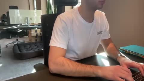 Snapshot of eskp chatting on March 10, 8:06 am eskp online show from March 10, 8:06 am