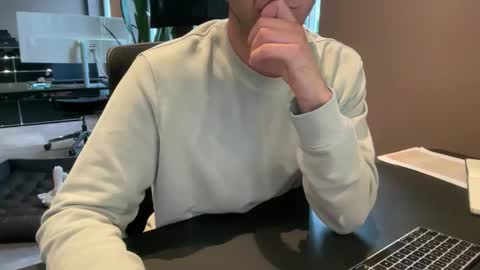 Snapshot of eskp chatting on October 10, 8:19 am eskp online show from October 10, 8:19 am