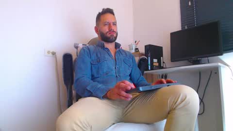 esteban online show from February 2, 4:04 pm