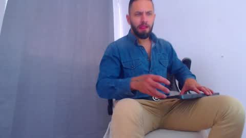 esteban online show from December 2, 7:36 pm