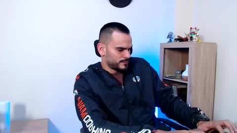 Esteban Fernandez online show from February 9, 6:40 am