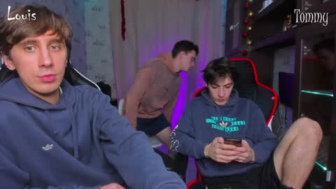 Snapshot of esthetics_boys chatting on January 2, 4:24 pm LOUIS online show from January 2, 4:24 pm