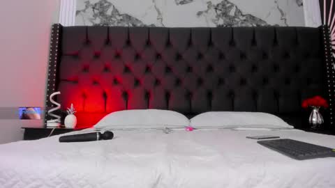 ethaancox online show from April 10, 9:00 pm