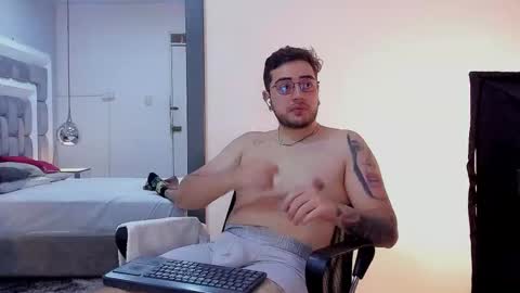 ethan_greys online show from December 22, 5:48 am