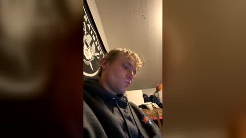 ethanbmx2001 online show from April 27, 10:34 am