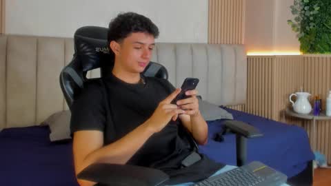 ethanlowell online show from February 26, 4:47 am