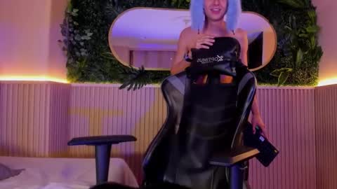 ethanlowell online show from December 20, 6:09 am