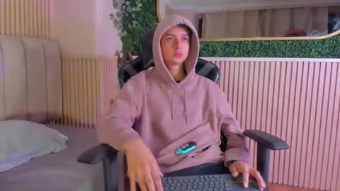 ethanlowell online show from February 18, 3:15 am