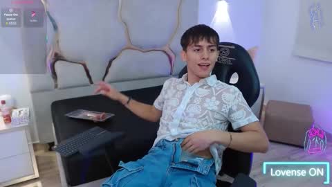 evan_tay online show from January 19, 3:31 am