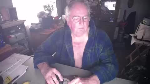Snapshot of exceos chatting on February 22, 4:05 pm EXCEOS online show from February 22, 4:05 pm