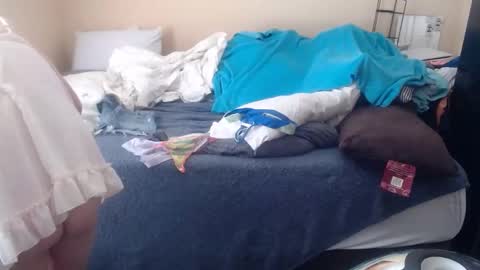 eyeswall0w online show from February 24, 3:35 pm