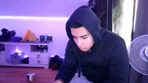 ezzteban935 online show from April 11, 6:00 pm