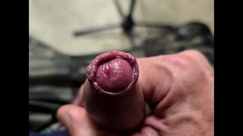 Snapshot of fartinmymouthplz chatting on October 19, 3:22 am fartinmymouthplz online show from October 19, 3:22 am