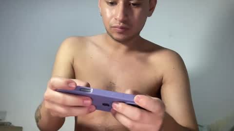 colombianboyzzz online show from September 29, 4:00 am