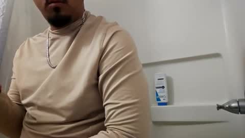 Snapshot of feelsbomber chatting on October 28, 9:34 am feelsbomber online show from October 28, 9:34 am