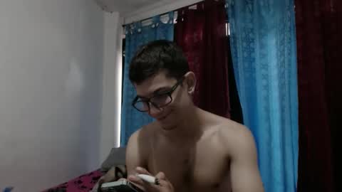 Snapshot of felipe227 chatting on February 13, 8:03 pm jhonatan felipe online show from February 13, 8:03 pm