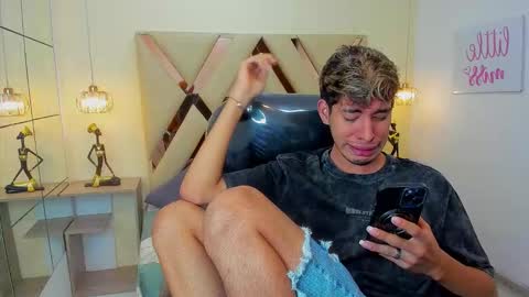 FER PHOENIX online show from December 16, 3:57 am