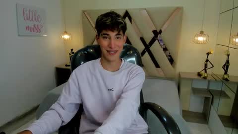 FER PHOENIX online show from January 17, 3:09 am