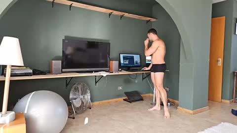 feruagusto93 online show from October 14, 7:43 pm