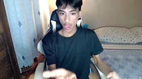 Snapshot of fineboii_rey18 chatting on October 8, 3:16 pm fineboii_rey18 online show from October 8, 3:16 pm