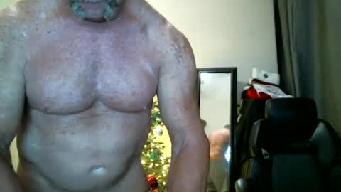 fitguy40 online show from December 18, 4:08 am