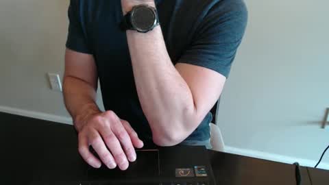 fithubby80 online show from March 27, 7:26 pm