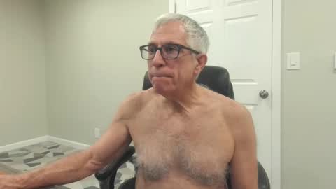 Snapshot of fitman999 chatting on December 22, 4:17 am Jon online show from December 22, 4:17 am