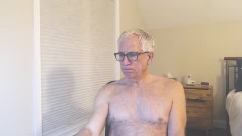 Snapshot of fitman999 chatting on January 4, 4:33 am Jon online show from January 4, 4:33 am