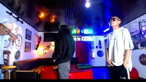 flyckers online show from April 7, 12:27 pm