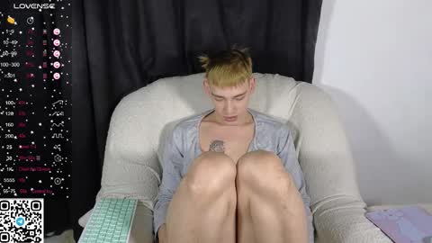 forever_eren online show from January 9, 3:56 am