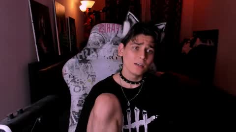 Foxicfu online show from April 1, 3:42 pm