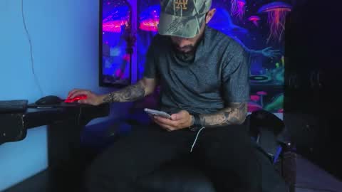 frankdanielsmolano online show from April 12, 4:37 am