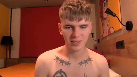 fredd_xanderrs online show from October 26, 9:50 pm