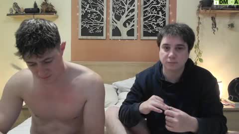 Snapshot of frenchhornybibs chatting on February 19, 9:25 pm French Horny Bibs online show from February 19, 9:25 pm