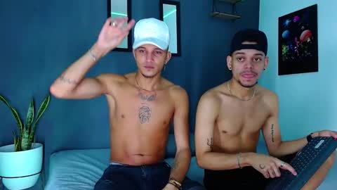 Snapshot of friendsofeverything_ chatting on December 2, 12:27 pm Adam y pitter online show from December 2, 12:27 pm