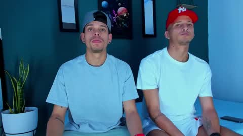 Snapshot of friendsofeverything_ chatting on March 2, 11:17 pm Adam y pitter online show from March 2, 11:17 pm