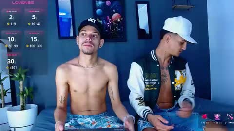 Snapshot of friendsofeverything_ chatting on December 21, 12:49 pm Adam y pitter online show from December 21, 12:49 pm