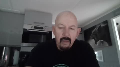 Snapshot of friskyneedsum chatting on February 26, 9:42 am bob online show from February 26, 9:42 am