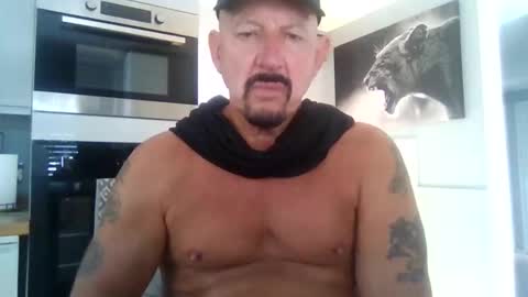 Snapshot of friskyneedsum chatting on September 12, 4:18 pm bob online show from September 12, 4:18 pm