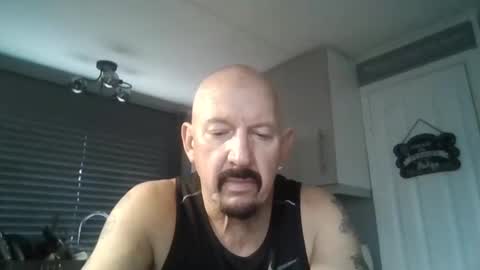 Snapshot of friskyneedsum chatting on February 11, 2:24 pm bob online show from February 11, 2:24 pm