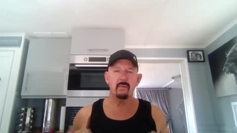 Snapshot of friskyneedsum chatting on February 5, 9:36 am bob online show from February 5, 9:36 am