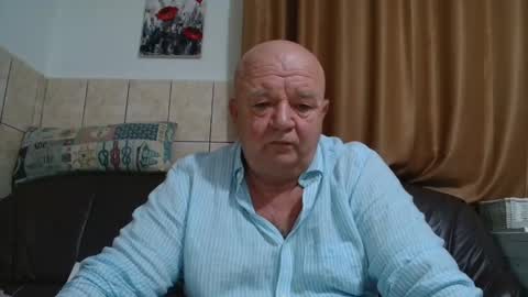 Snapshot of fullballs6 chatting on December 15, 1:24 am fullballs6 online show from December 15, 1:24 am