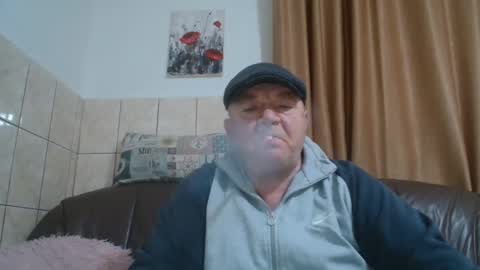 Snapshot of fullballs6 chatting on December 20, 11:47 pm fullballs6 online show from December 20, 11:47 pm